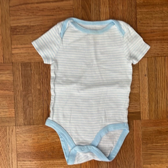 3 one piece onesies 0-3 months Circo & carters - Picture 4 of 7
